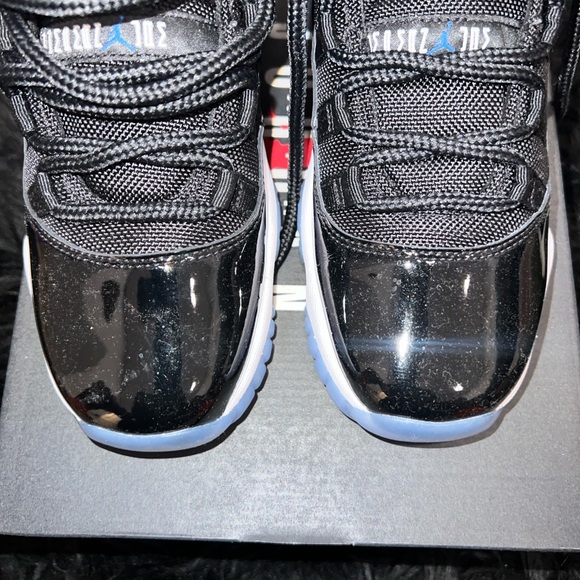 AIR JORDAN 11 RETRO LOW (Grade School) - Picture 5 of 12